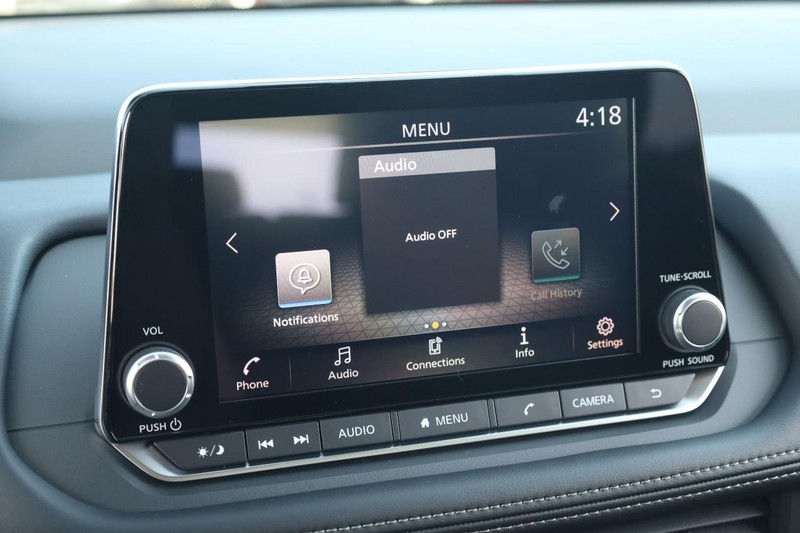 Nissan Rogue Vehicle Image 11