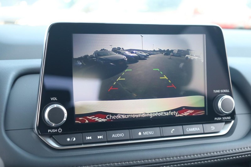 Nissan Rogue Vehicle Image 12