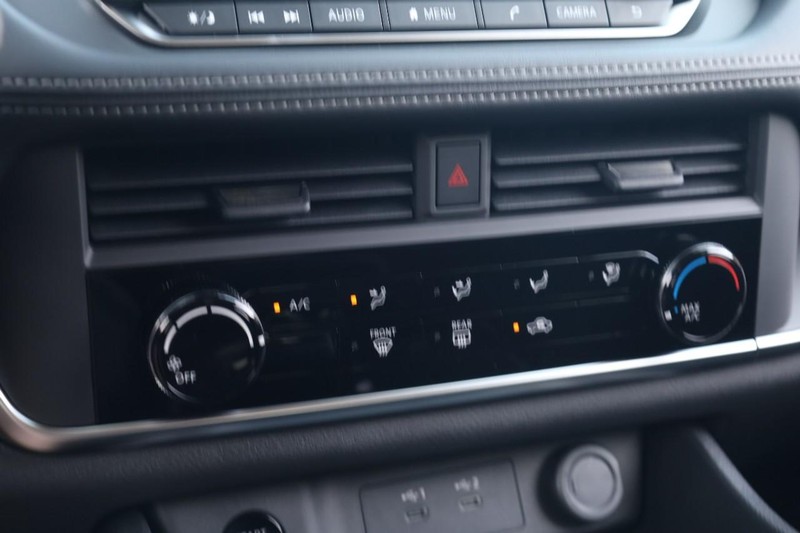Nissan Rogue Vehicle Image 13