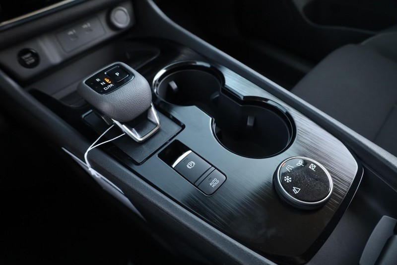 Nissan Rogue Vehicle Image 15