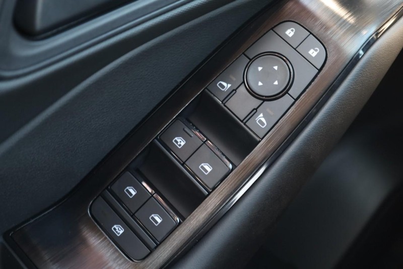 Nissan Rogue Vehicle Image 17