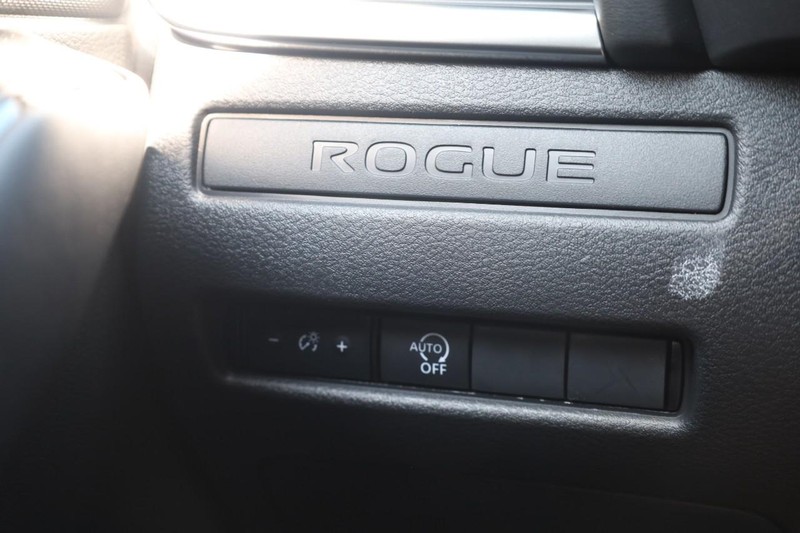 Nissan Rogue Vehicle Image 18