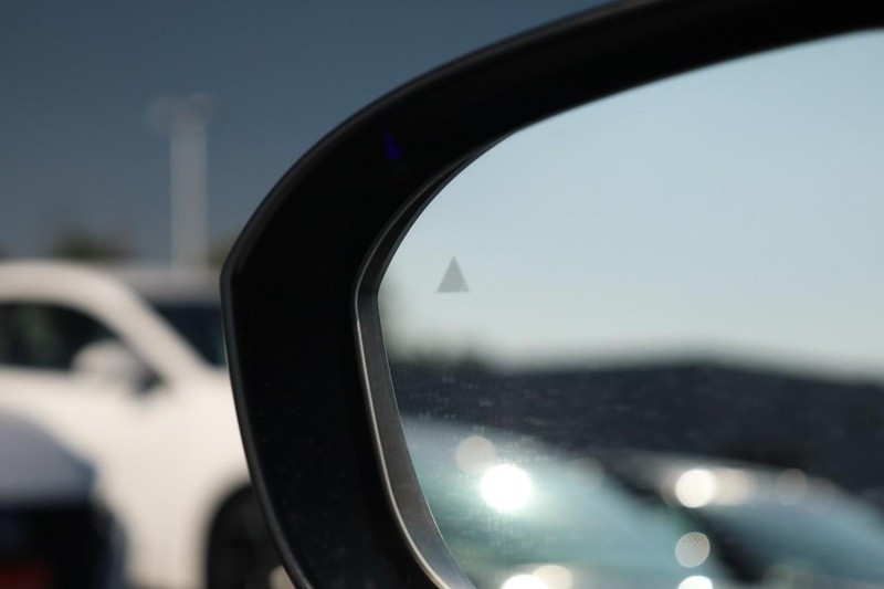 Nissan Rogue Vehicle Image 19