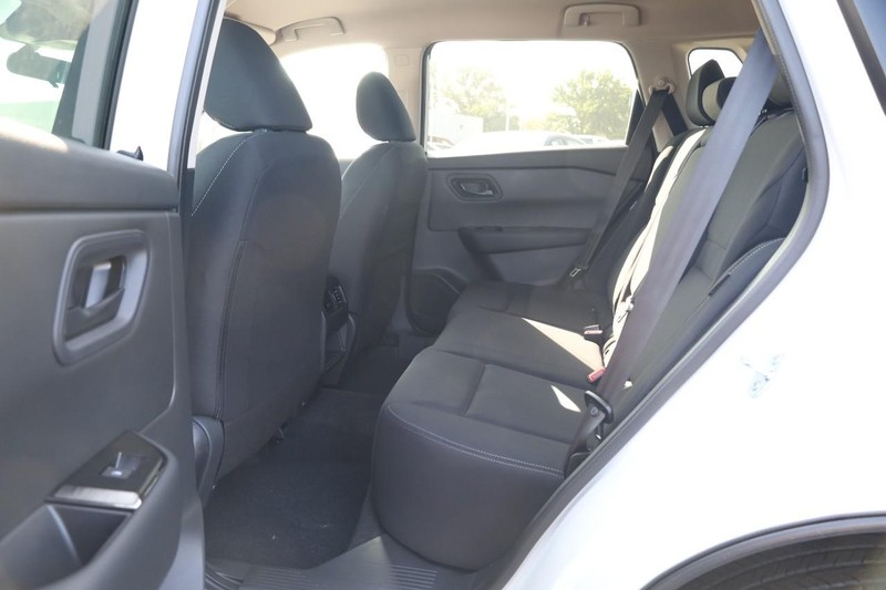 Nissan Rogue Vehicle Image 20