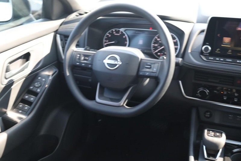 Nissan Rogue Vehicle Image 22