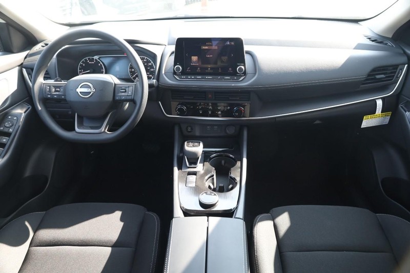 Nissan Rogue Vehicle Image 21