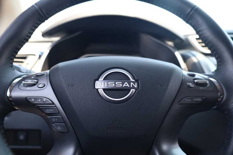 Nissan Murano Vehicle Image 09