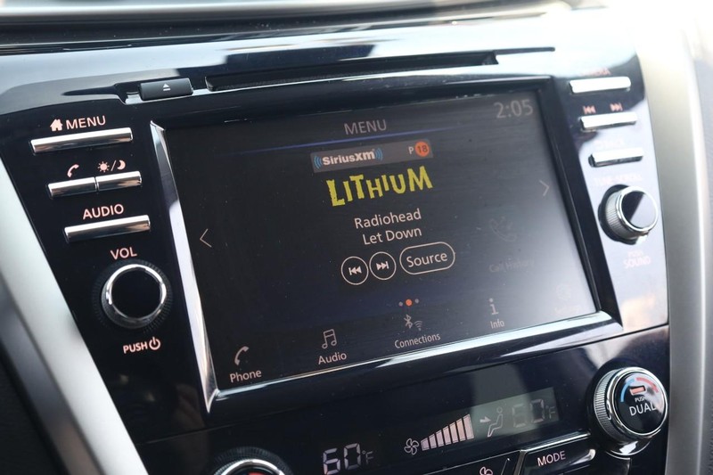 Nissan Murano Vehicle Image 11