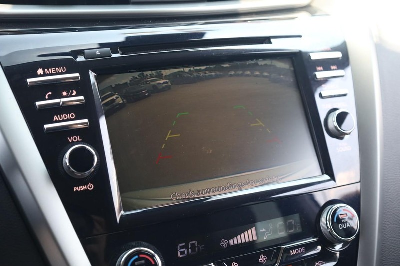 Nissan Murano Vehicle Image 12