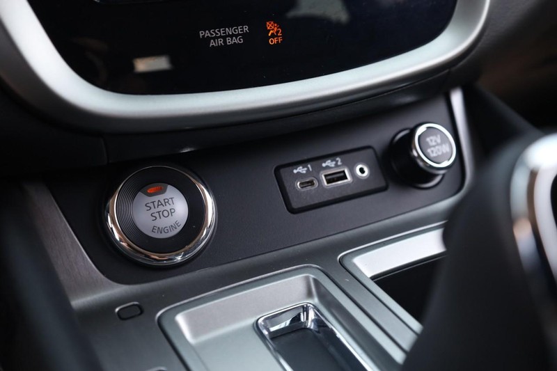 Nissan Murano Vehicle Image 14