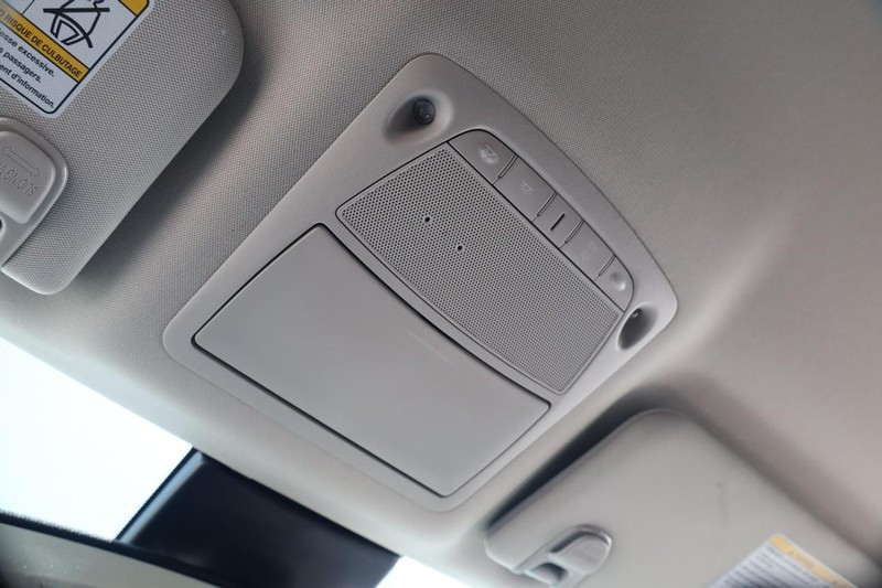 Nissan Murano Vehicle Image 16