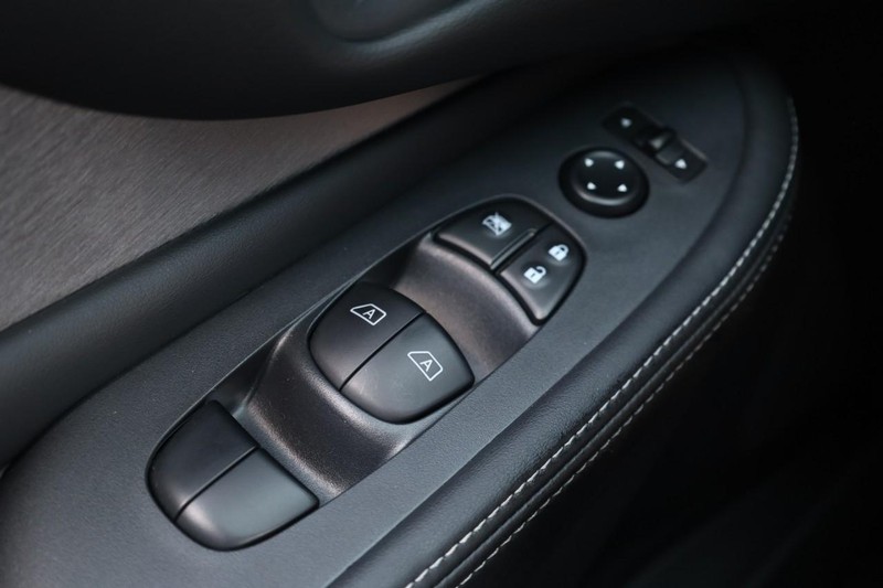 Nissan Murano Vehicle Image 17