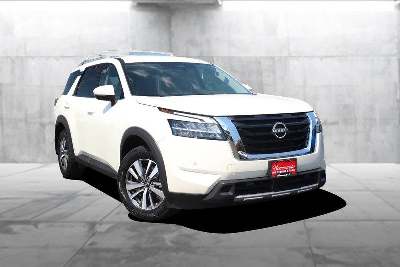 Nissan Pathfinder Vehicle Image 02