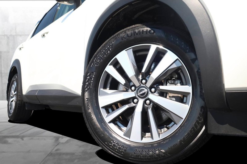 Nissan Pathfinder Vehicle Image 03