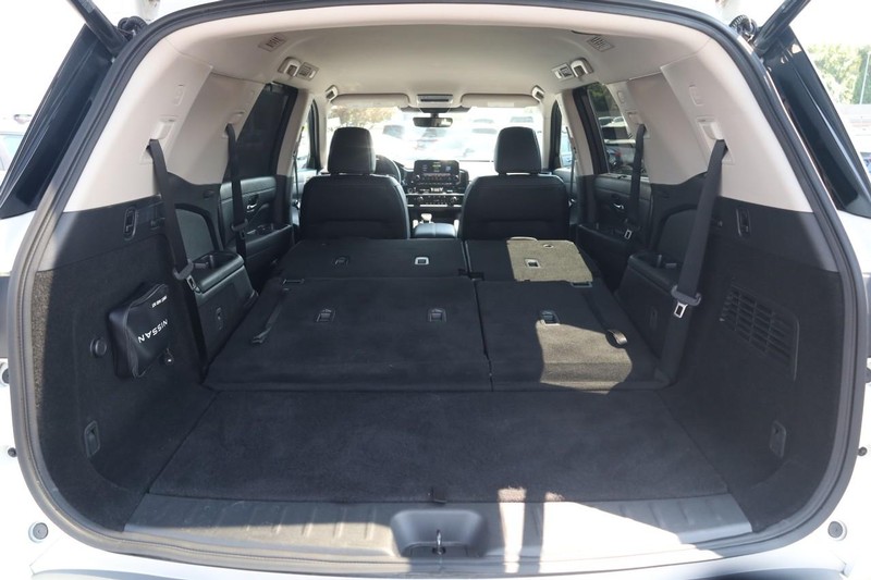 Nissan Pathfinder Vehicle Image 09