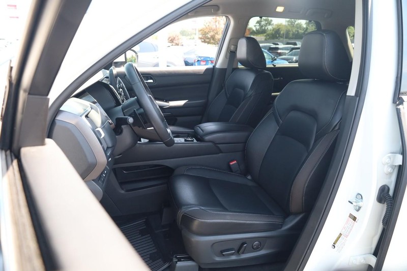 Nissan Pathfinder Vehicle Image 10