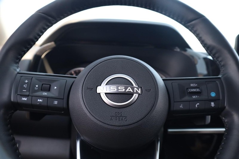 Nissan Pathfinder Vehicle Image 11