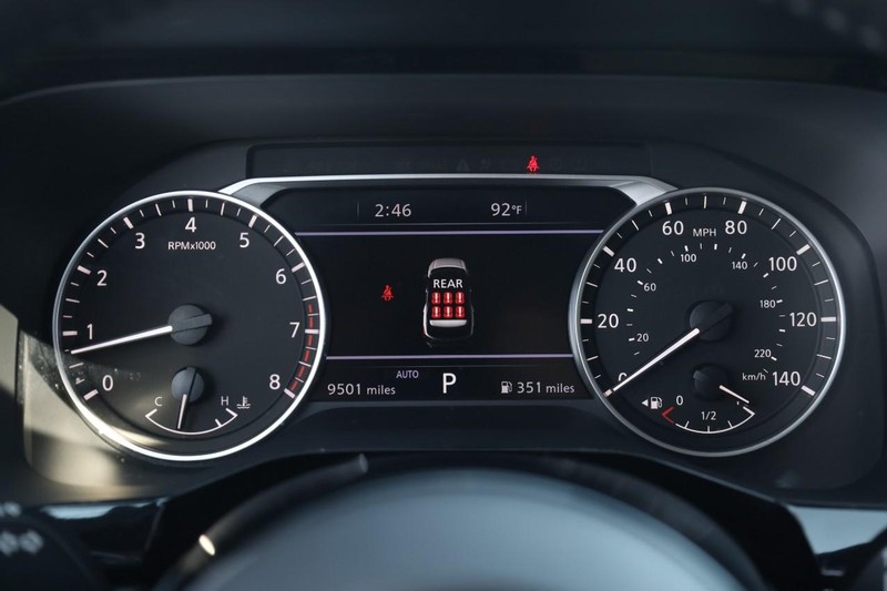 Nissan Pathfinder Vehicle Image 12