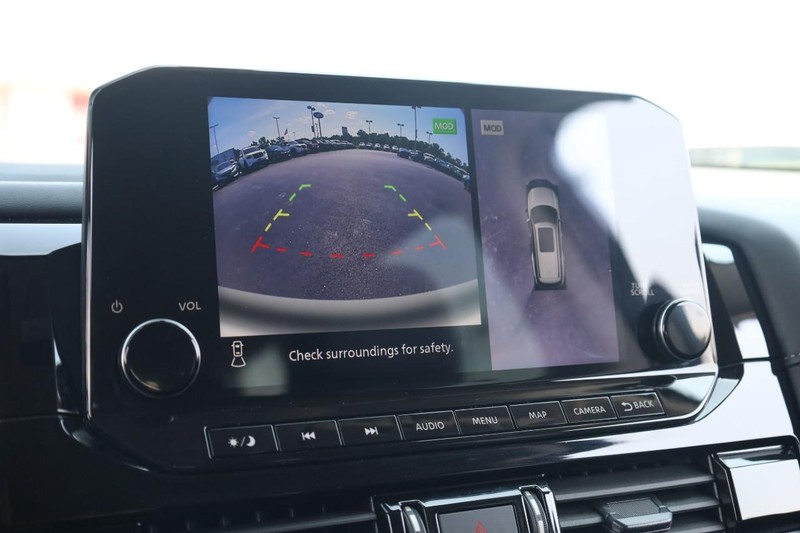 Nissan Pathfinder Vehicle Image 15