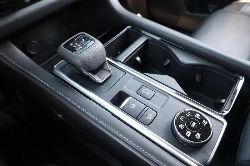 Nissan Pathfinder Vehicle Image 18