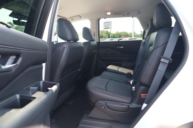 Nissan Pathfinder Vehicle Image 23