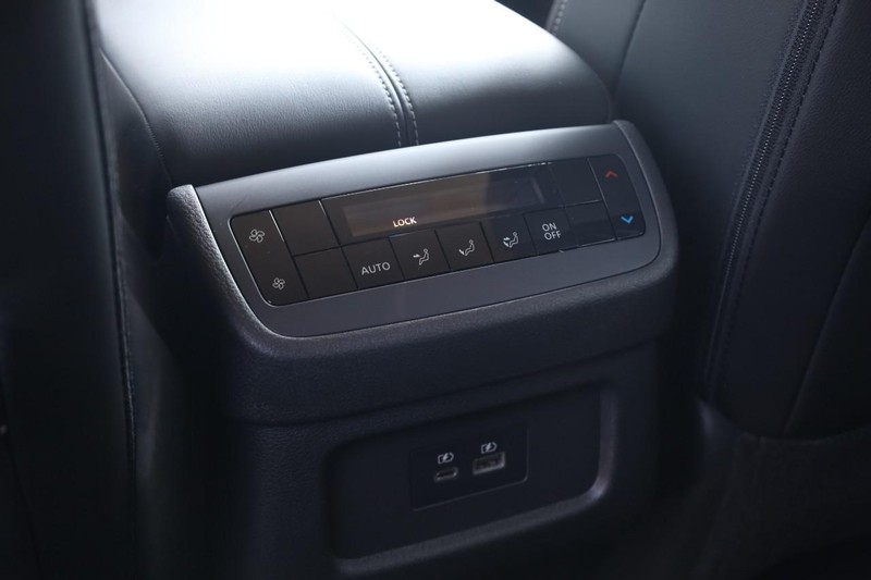 Nissan Pathfinder Vehicle Image 24