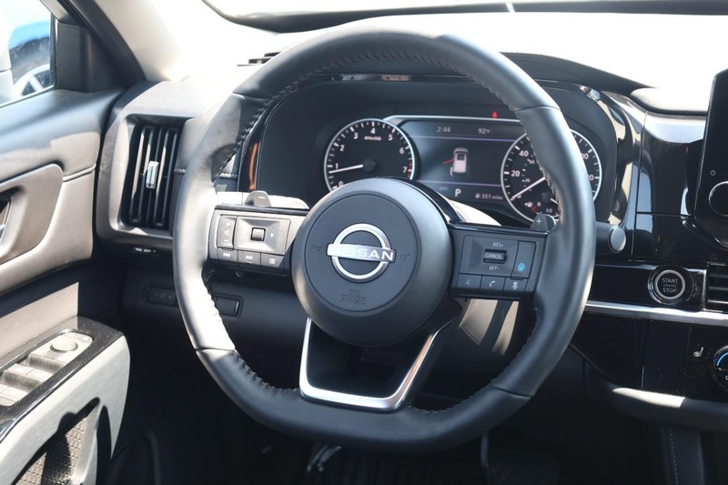 Nissan Pathfinder Vehicle Image 26