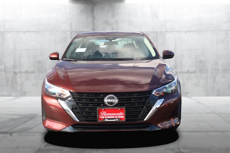 Nissan Sentra Vehicle Image 04