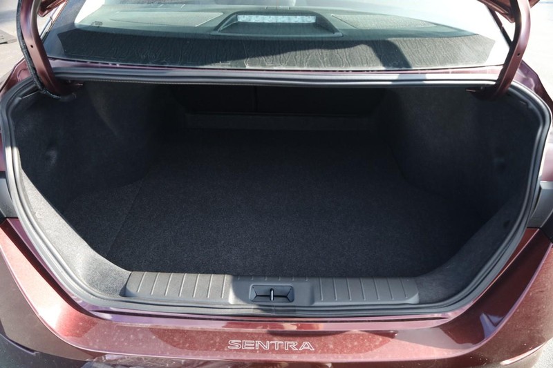 Nissan Sentra Vehicle Image 07