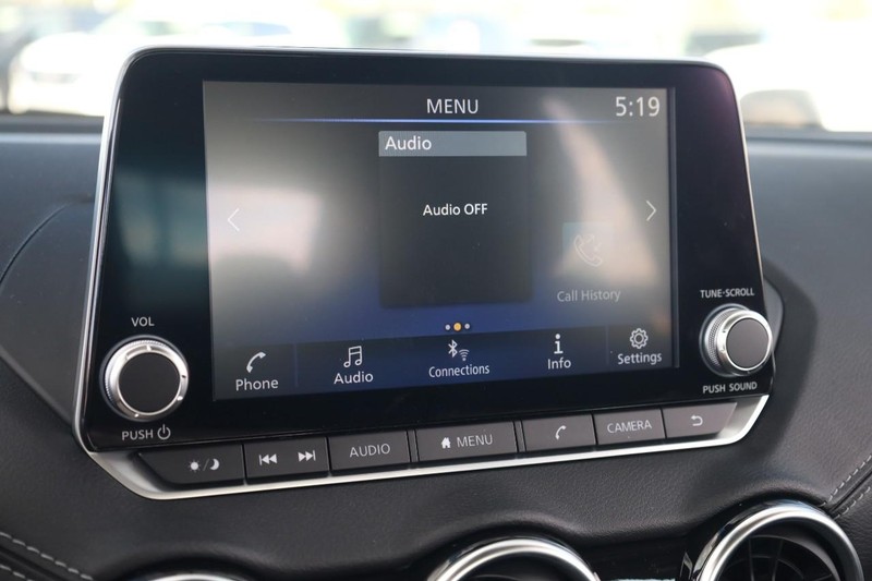 Nissan Sentra Vehicle Image 11