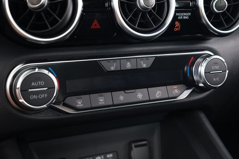 Nissan Sentra Vehicle Image 14