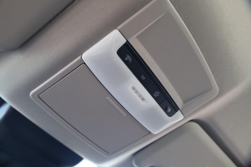Nissan Sentra Vehicle Image 17