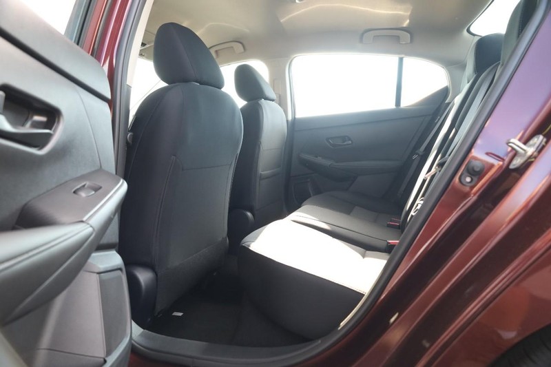 Nissan Sentra Vehicle Image 20