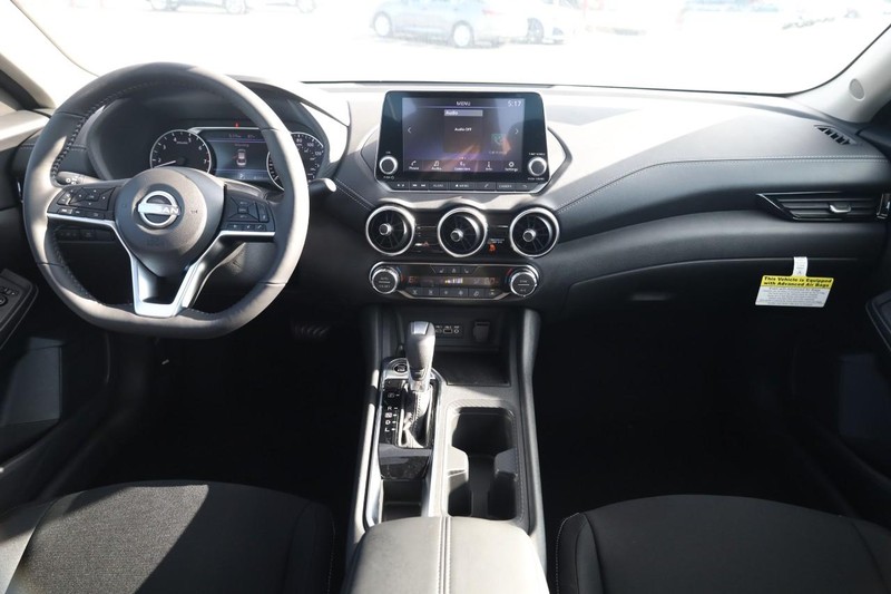 Nissan Sentra Vehicle Image 22