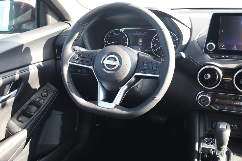 Nissan Sentra Vehicle Image 23