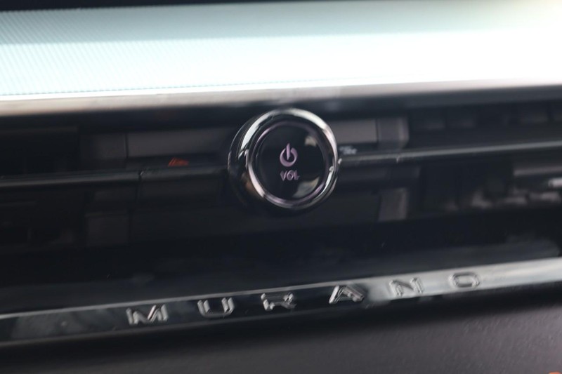 Nissan Murano Vehicle Image 16