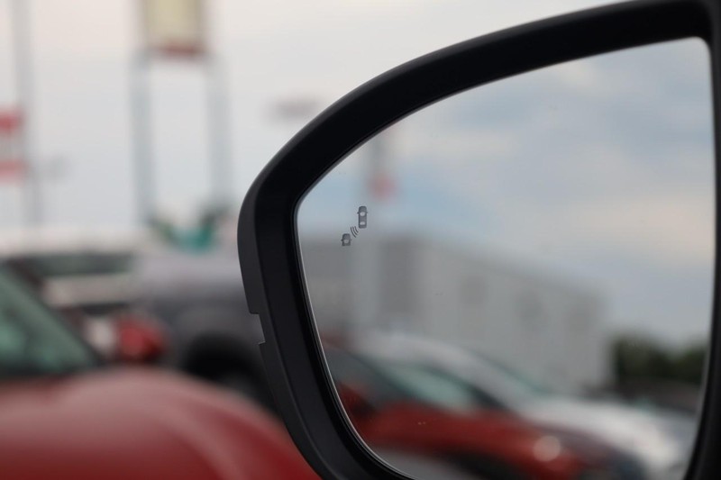 Nissan Murano Vehicle Image 24