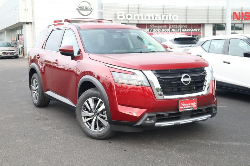 Nissan Pathfinder Vehicle Image 02