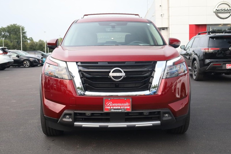 Nissan Pathfinder Vehicle Image 04