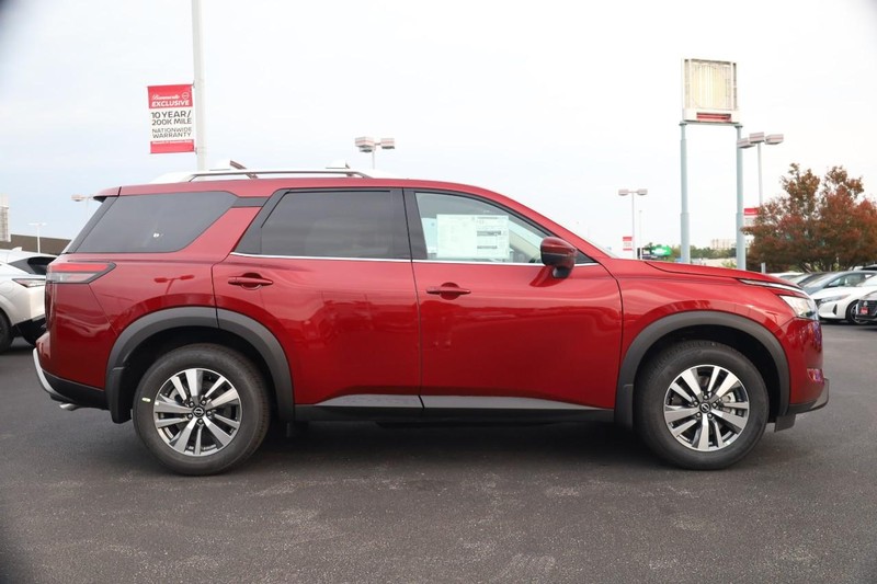 Nissan Pathfinder Vehicle Image 05