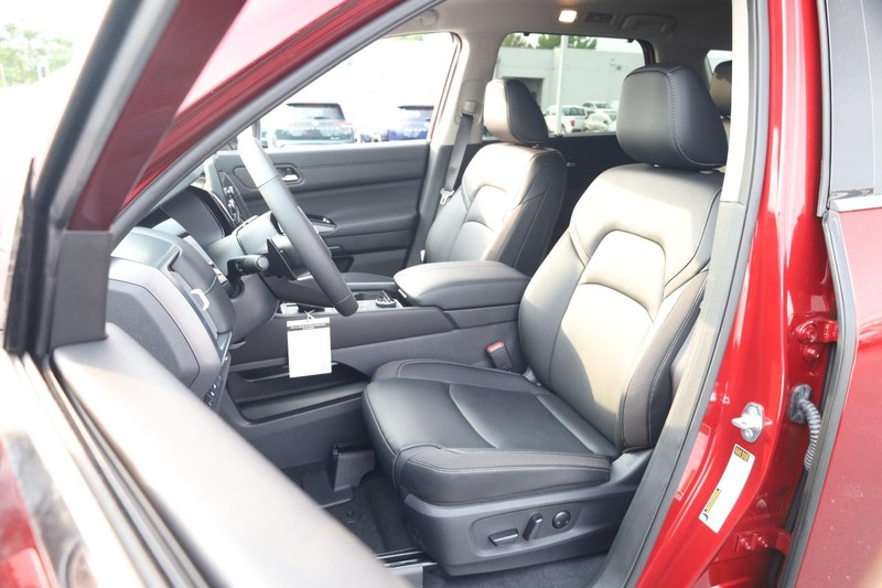 Nissan Pathfinder Vehicle Image 10