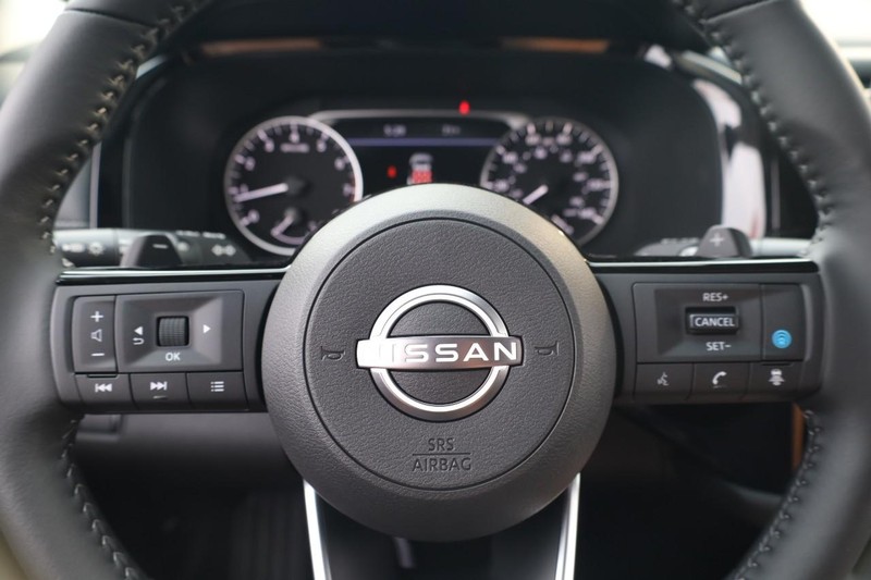 Nissan Pathfinder Vehicle Image 11