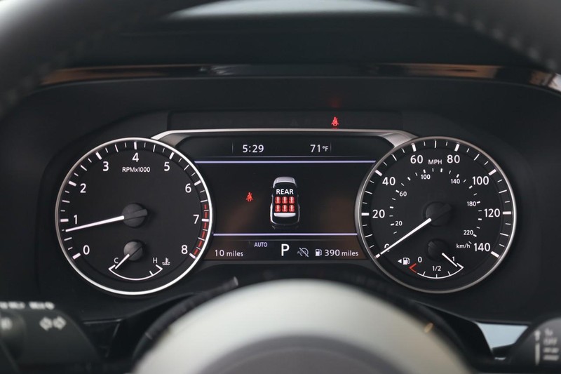 Nissan Pathfinder Vehicle Image 12