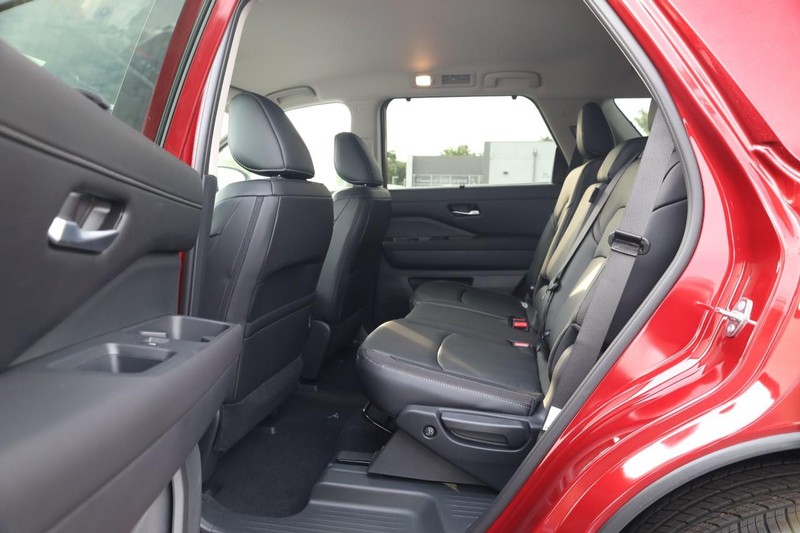Nissan Pathfinder Vehicle Image 23