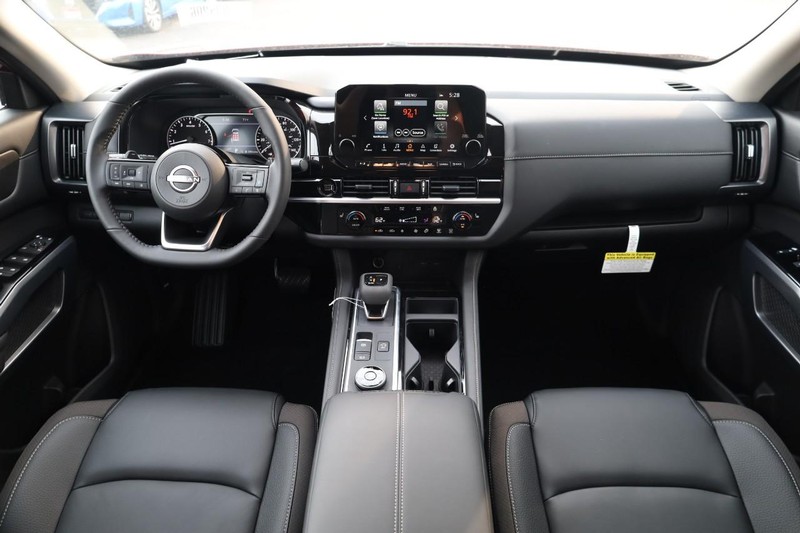 Nissan Pathfinder Vehicle Image 25
