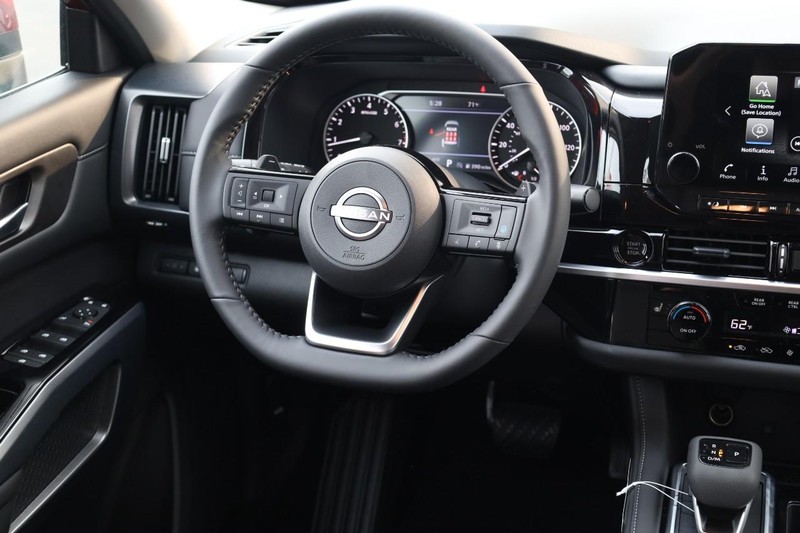 Nissan Pathfinder Vehicle Image 26