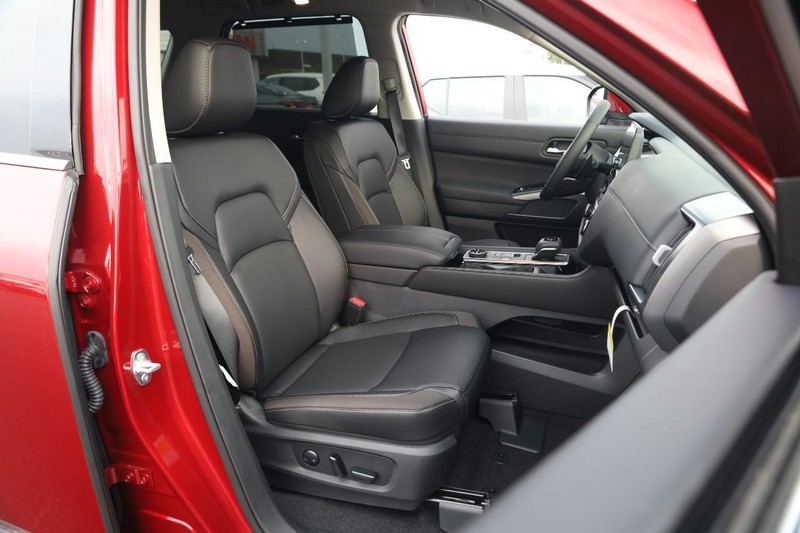 Nissan Pathfinder Vehicle Image 29