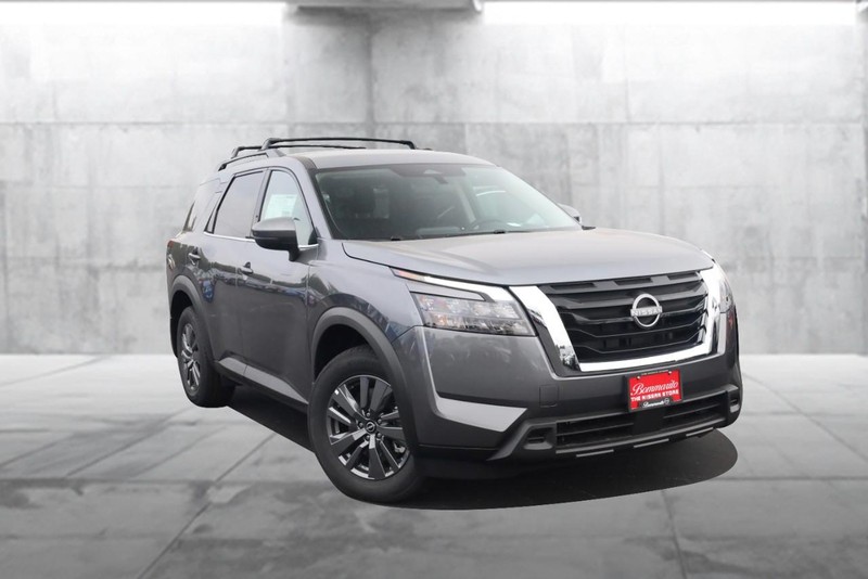 Nissan Pathfinder Vehicle Image 02