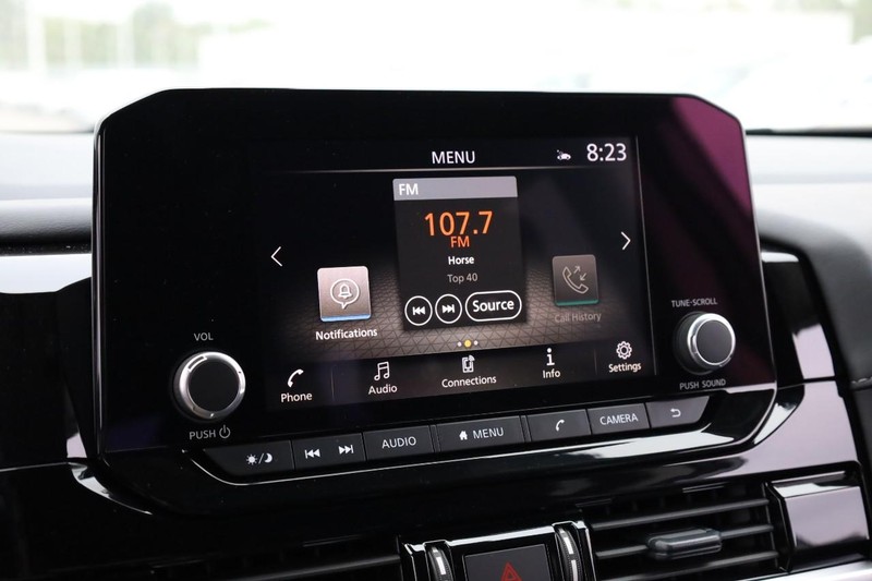 Nissan Pathfinder Vehicle Image 12