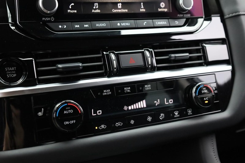 Nissan Pathfinder Vehicle Image 14